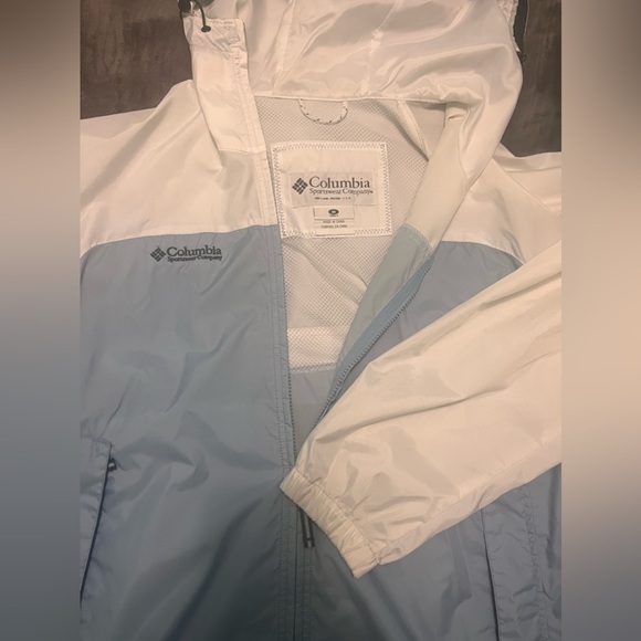 Men’s Packable Windbreaker with Adjustable Hem - Picture 3 of 9